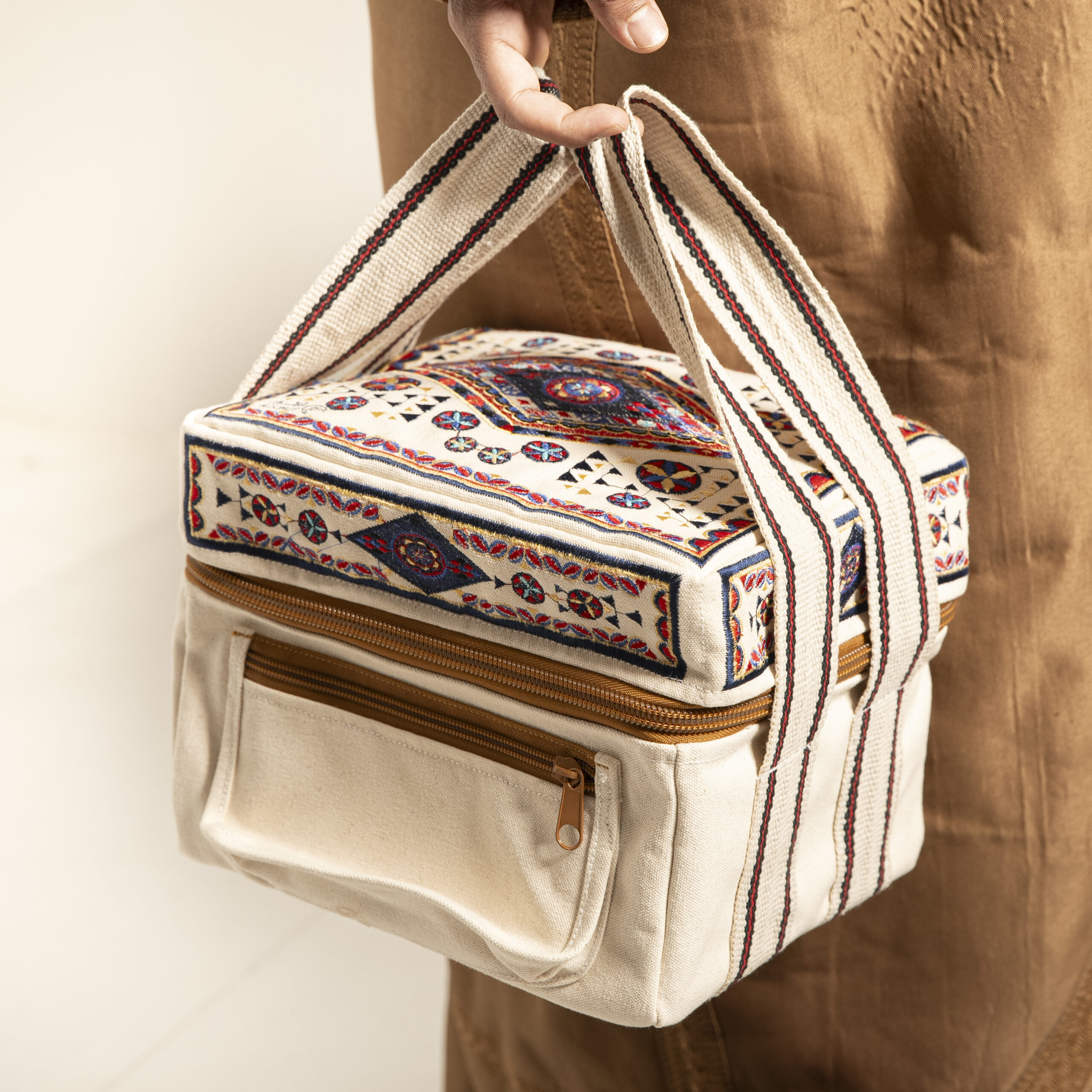 عزبة فاخرة بنقش وزخرفة - اصدار محدود