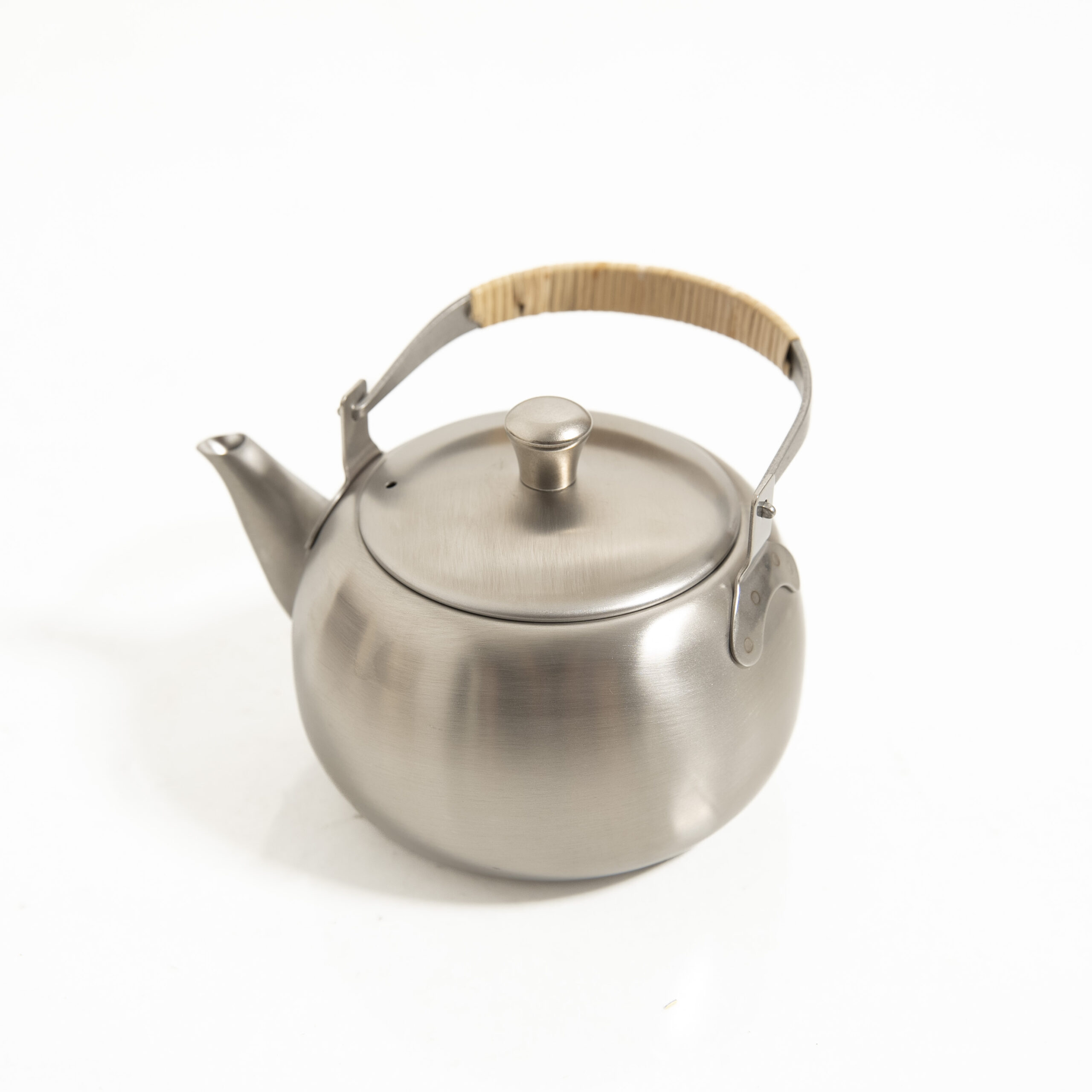 ابريق يوشيكاوا الفاخر لعشاق الشاي -ابريق شاي ياباني يدوي ستانلس ستيل بمقبض خوص